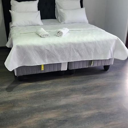 Silent Corner Guest House Roodepoort Exteriör bild