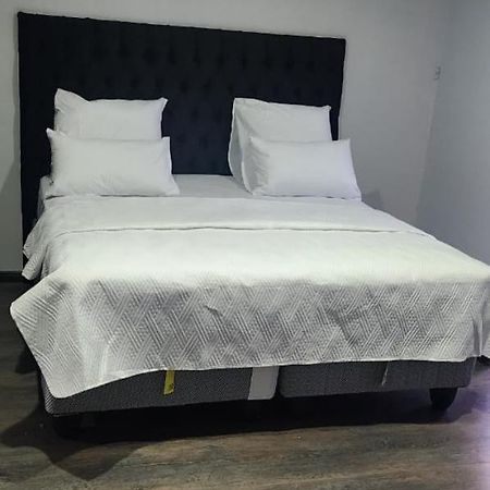 Silent Corner Guest House Roodepoort Exteriör bild